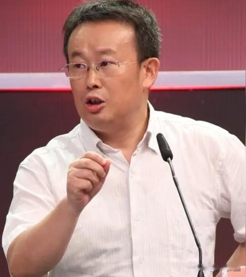 项立刚这回算是捅了马蜂窝。就因为顺口说了一句，受到资助的信息应该要公开，没想到