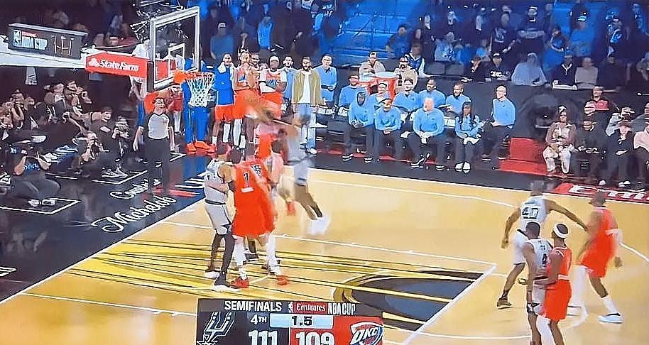 雷霆恶汉卡鲁索尴尬了！在NBA今日官方公布的昨天比赛裁判报告中，明确指出最后时