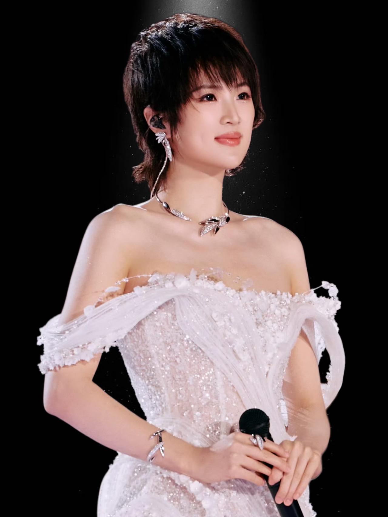 终于有人说句公道话了！资深位一经纪人一语道破真相：姚安娜她口碑翻盘，真不是靠