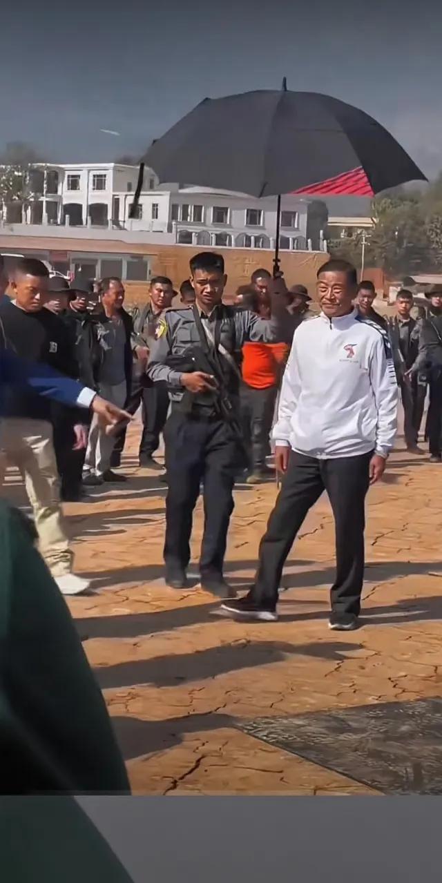 烧过火柴头的白所成与其子白应苍，你认为他们还有一线生机吗？在缅北果敢的迷雾中