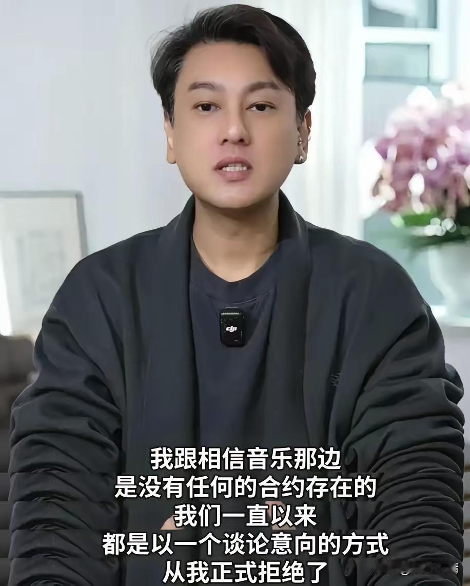 朱孝天曝猛料了！12月25日，朱孝天在网上爆料，称五月天的公司跟黄牛勾结炒票逃