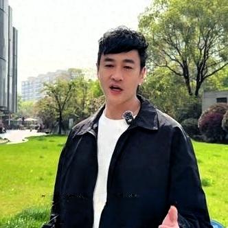 确认！何润东真要来“苏超”了，评论区已炸锅4月13日下午，何润东发视频官宣：