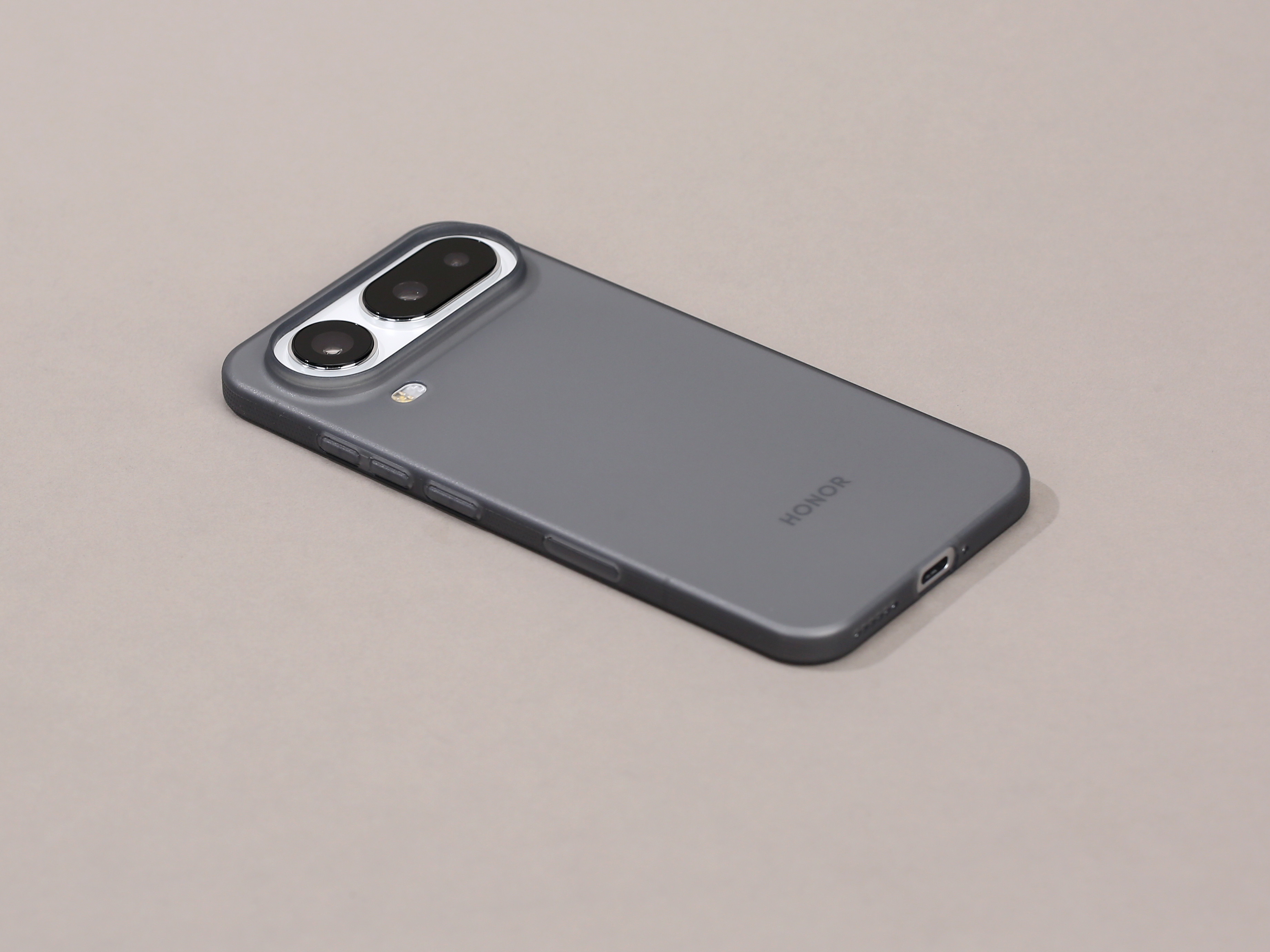 荣耀Magic8ProAir超薄壳透黑来了还有一款透紫，一款橙色，这几天