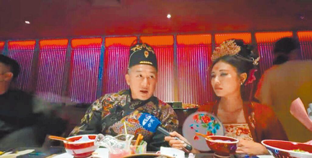 两岸统战谁怕谁初夏时节，肃杀已久的两岸关系迎来了一个热络交流的小高潮。相较多次