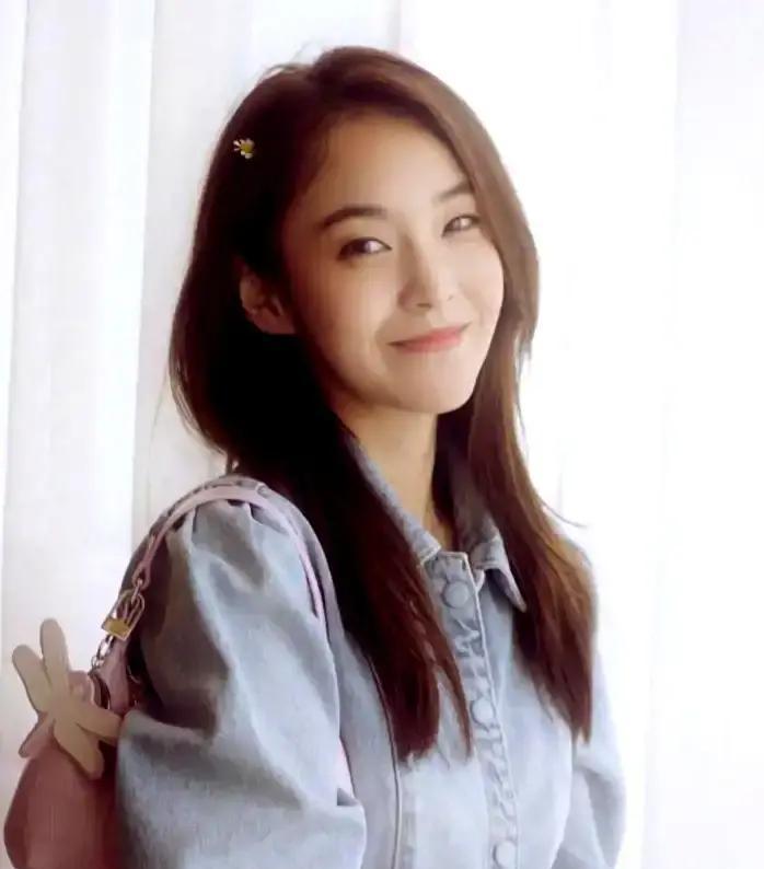 张佳宁给妈买完房，亲爹找上门要赡养费。她扭头问舅舅张晓龙：“爸，这事你怎么看？”一句话，把亲爹怼得哑