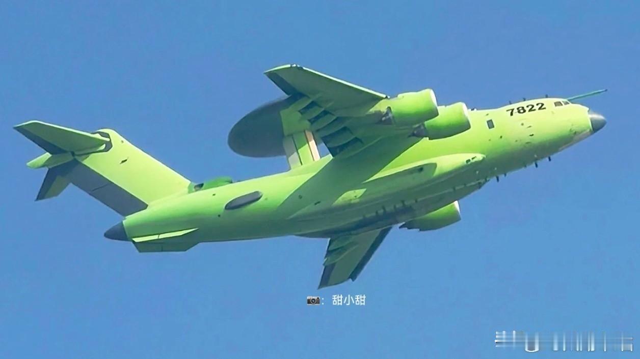 最新清晰巨图，还是黄绿色的底漆，没有刷上空军的低可见度灰色涂装，看来这架飞机距离