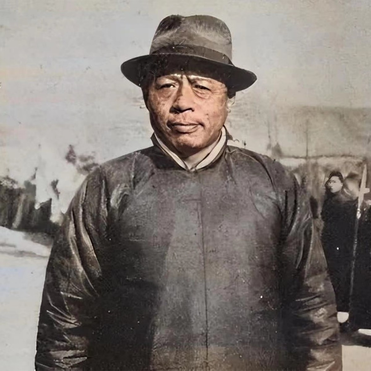 1944年，八路军干部陈克被伪军抓住，临刑之前，一汉奸自告奋勇：“太君交给我，我