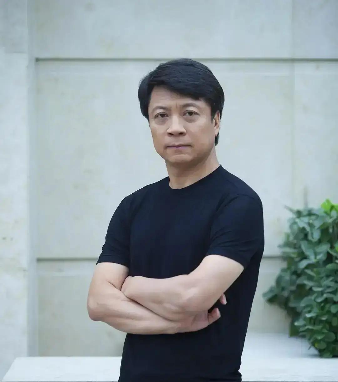 孙宏斌戒掉高尔夫，每天省下2000万。不是不爱打球，是2022年融创每天睁