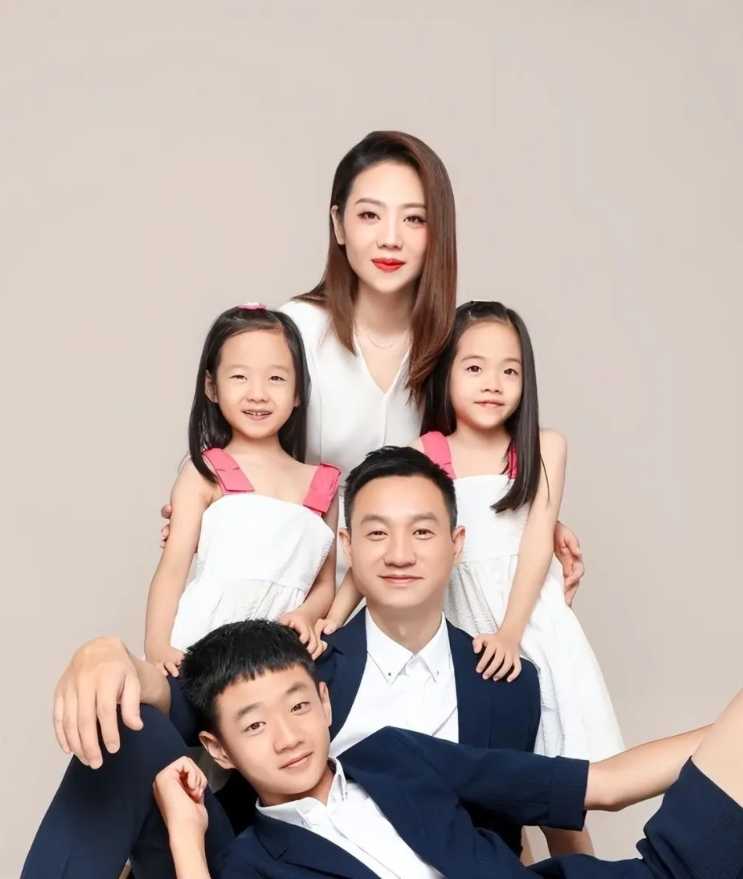 杨威育儿模式引争议！烧钱操作难复制