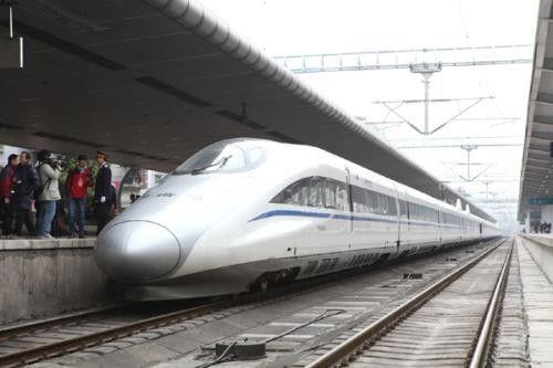 为什么高铁的成本这么高高铁票价贵得离谱？京沪高铁每公里造价1.6亿，相当于每米铺
