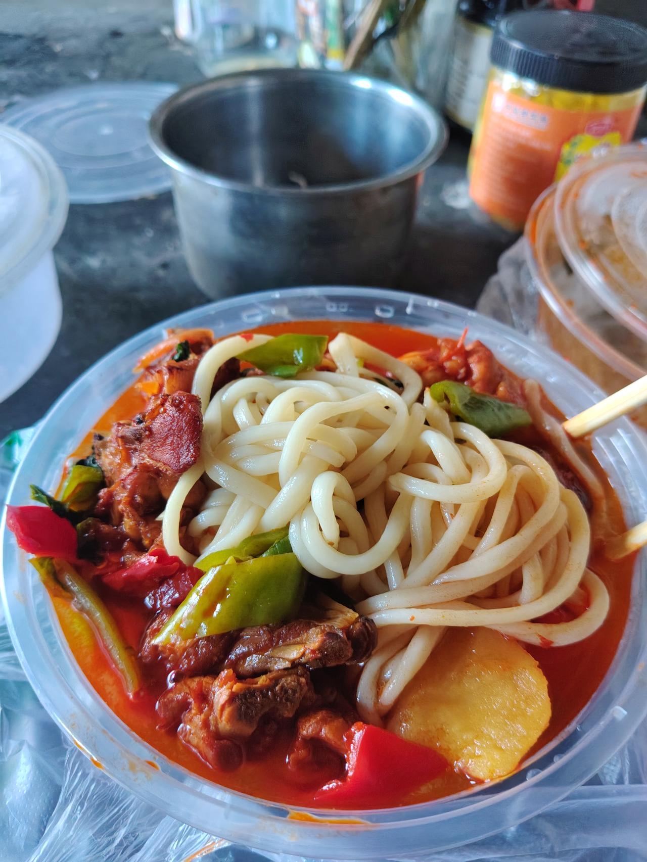 在新疆福海，吃到15元的鸡肉拌面，会是一种什么感觉？一般的拌面，哪怕是家常拌面，
