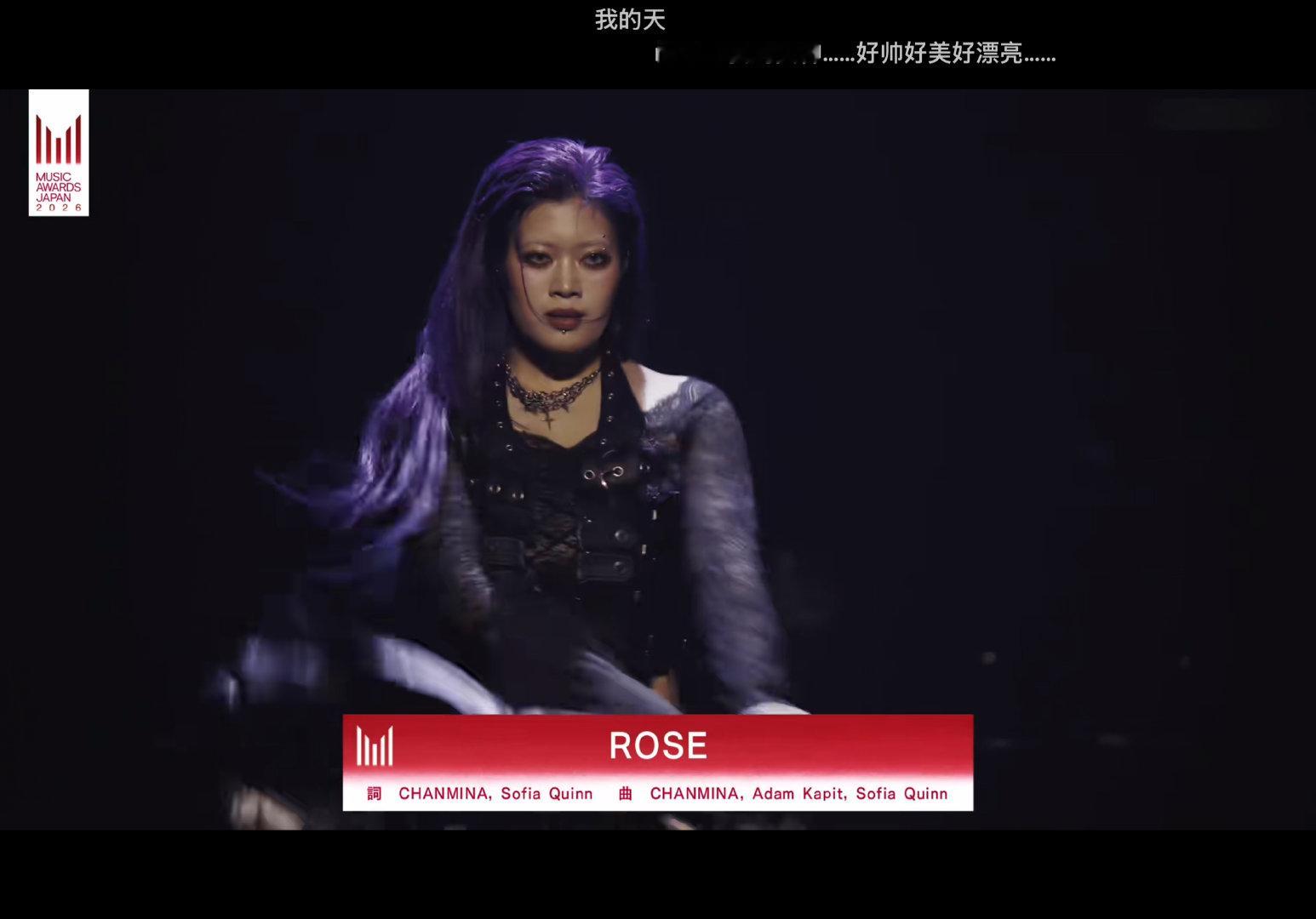又在发清欣赏naoko绝美皱眉大背头被暗处jisoo的表情吓晕我求求你俩用这样的表情互相抠爆好不好​