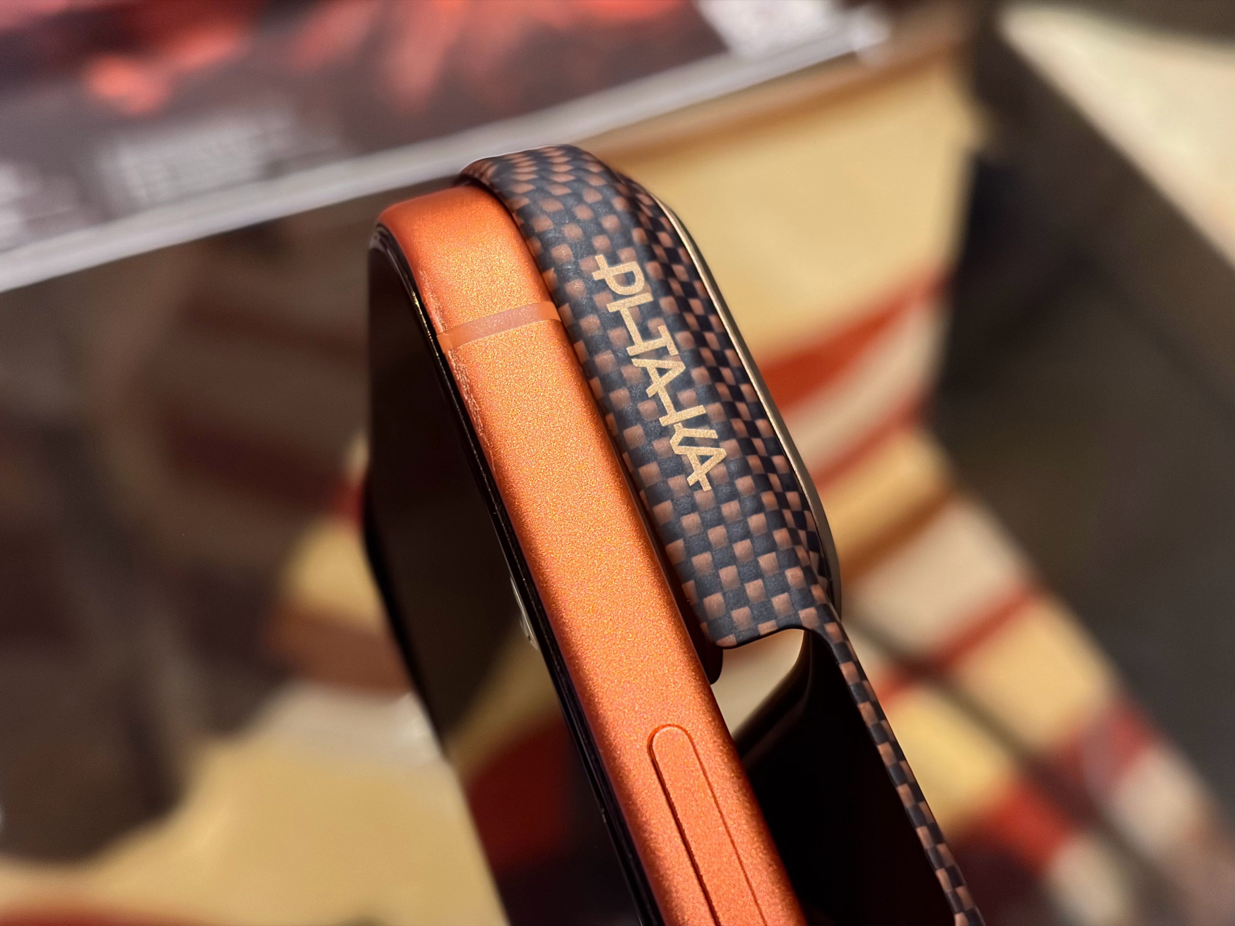 今年的iPhone17系列中框强度真的是太垃圾了，我这戴着壳不小心摔地上，壳一