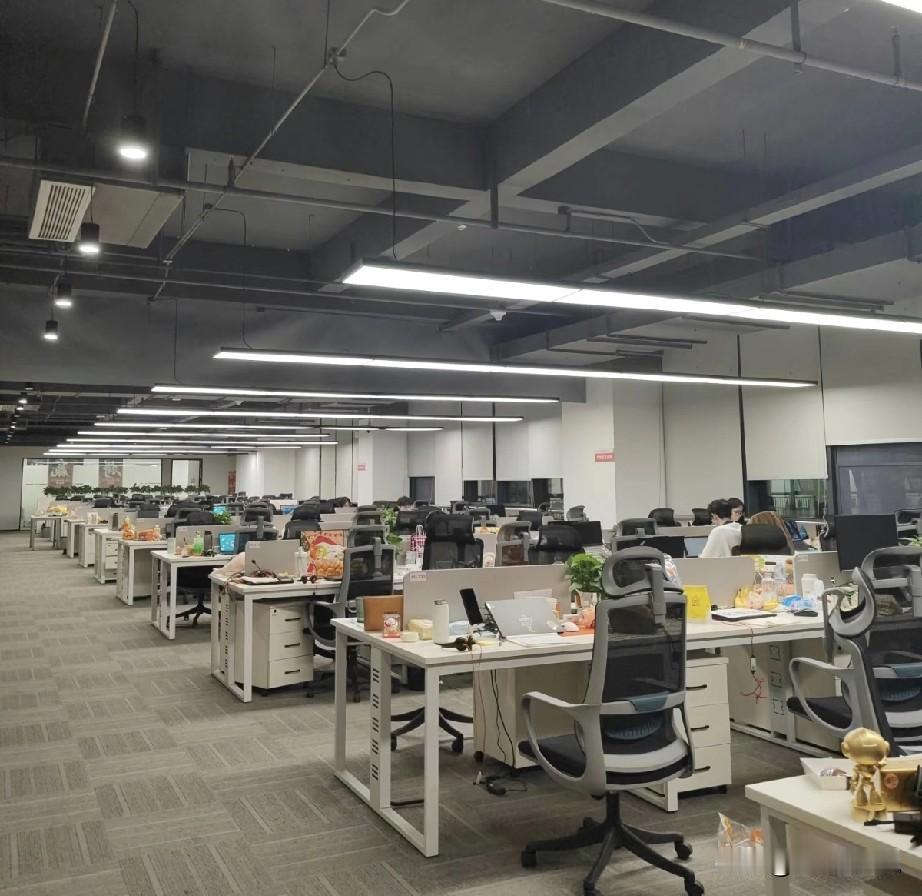 今天跟面了一个中级的技术，候选人表示自己上家公司的工资是19，再次找工作期望工资