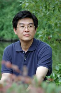 1976年，毛主席病逝后，北京一中学生哭着跑到班主任办公室：“老师，我外公去世了