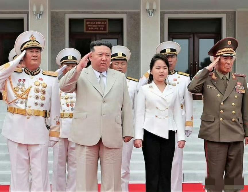 这几年，公主的变化可太明显了，就三年时间，身高都快赶上她妈了。自打去年11月