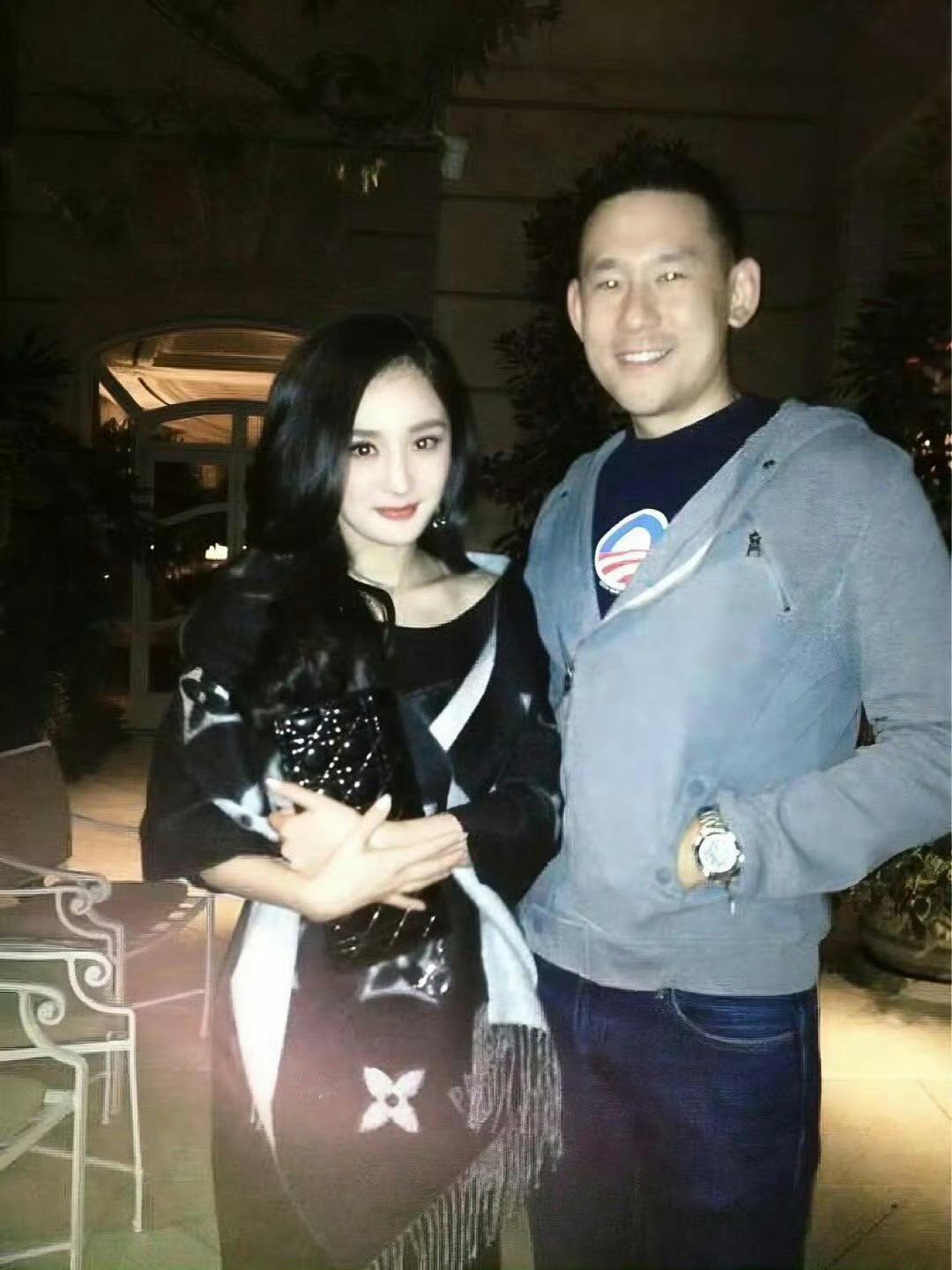 放古早界能大鲨特鲨的美貌整个人散发着柔光…