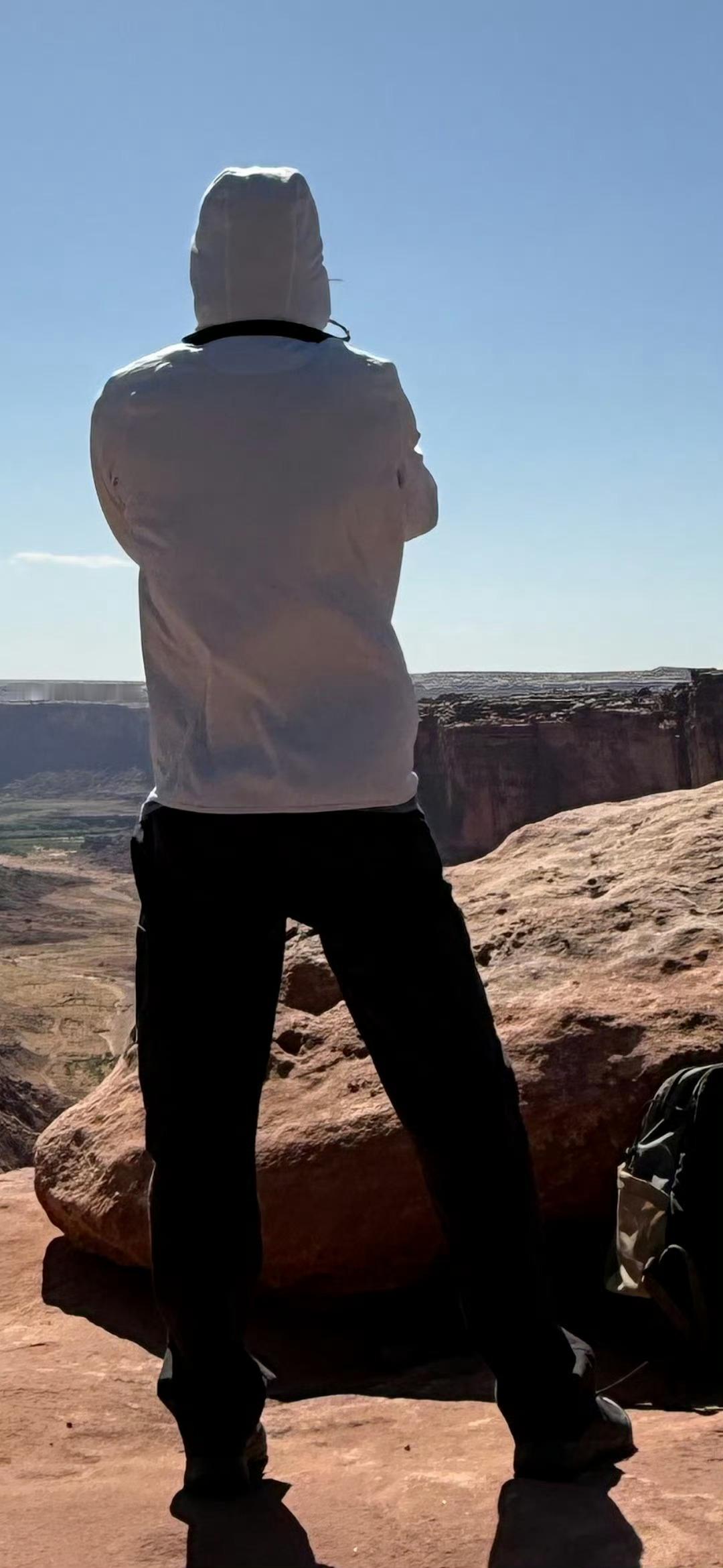 王一博这个宽肩长腿，背影绝杀