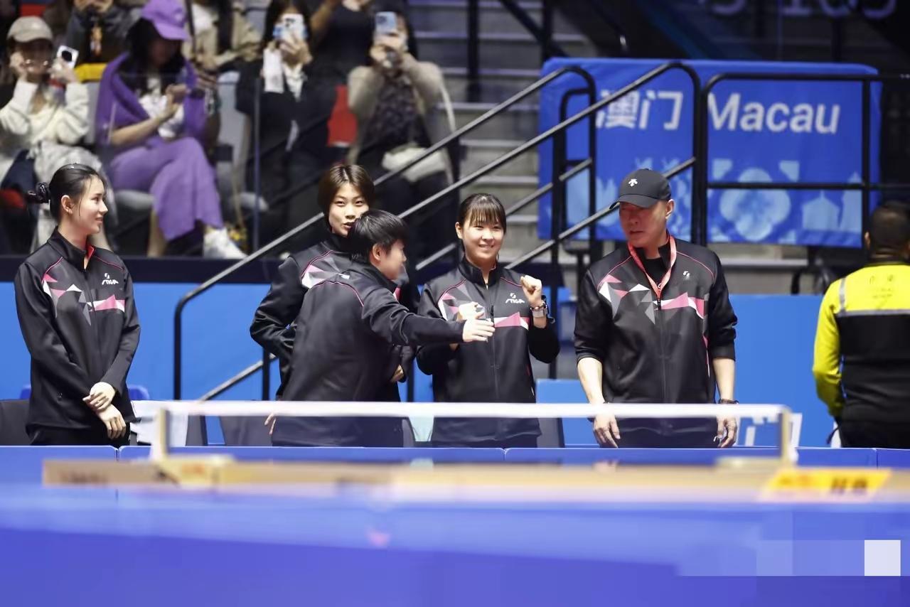 莎莎颇有莎局风范，把人笑不活了！[大笑][笑着哭]河北队真不容易，时隔多少年后再