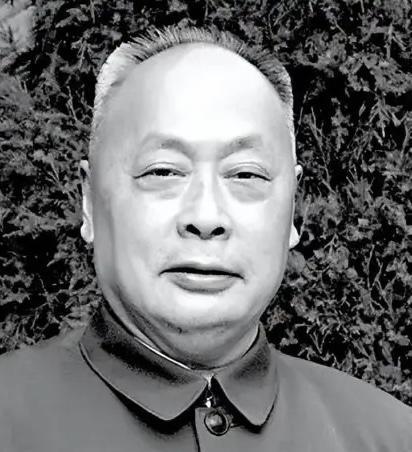 1948年，陈毅来到中原军区后，成为刘伯承的副手。可每次开会，刘伯承总是谦虚地说