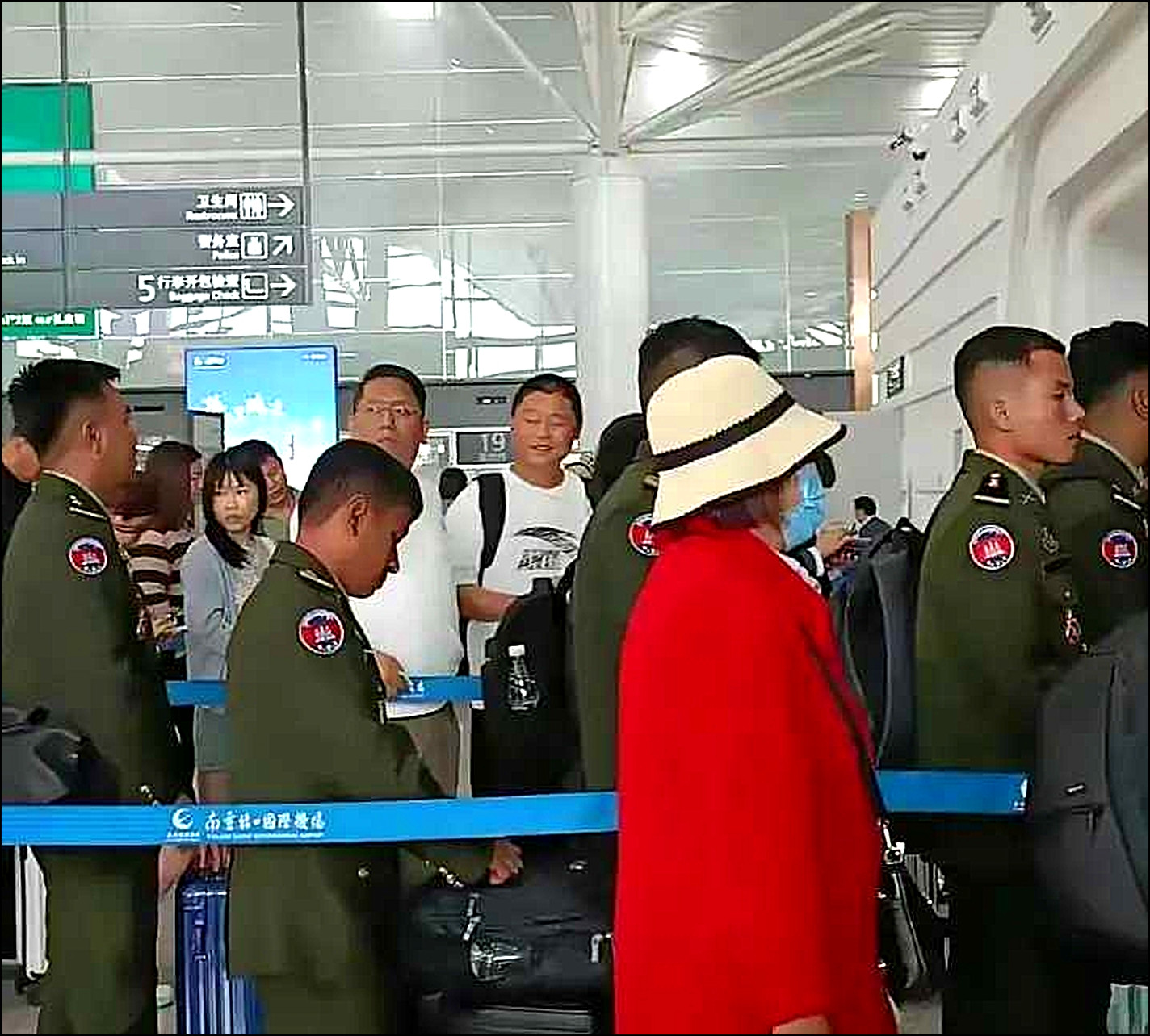 这是什么兵种？制服没见过啊。