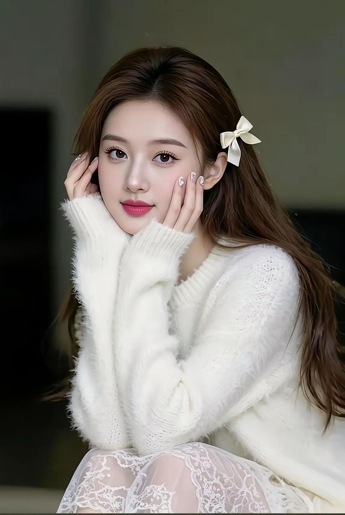 玉人如雪，笑语盈盈。