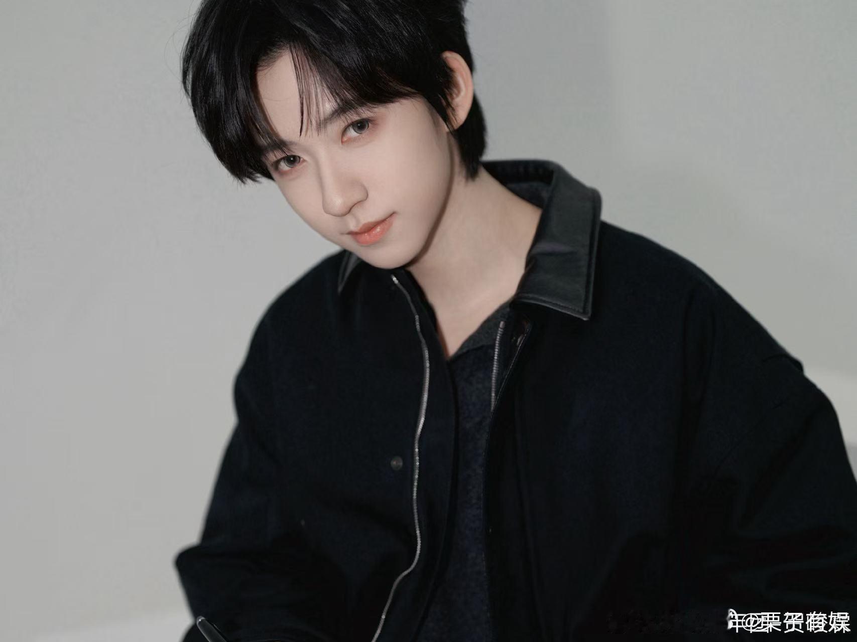 贺峻霖说今天我盯片贺峻霖更新六宫格贺峻霖说今天我盯片，更新六宫格，