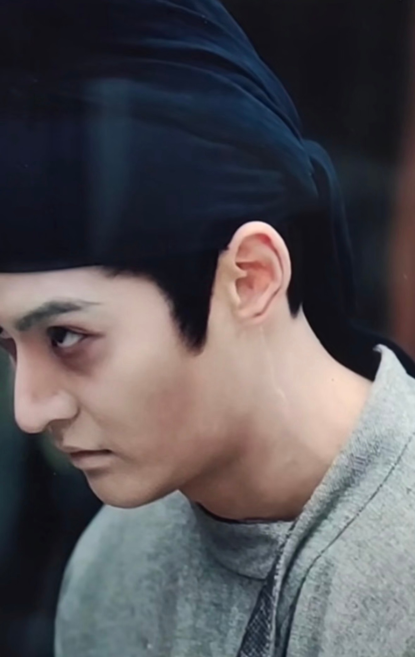 唐诡真的细节控，把观众当观众…1、康国的金桃里面小王子列那戴着刘十七的人皮面具是