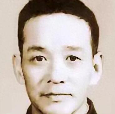 1937年，陈昌浩的警卫员康海生化成乞丐逃生，遇上马家军骑兵搜查，敌人见他穿得破