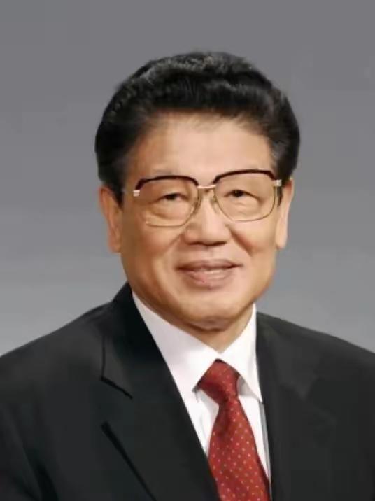 李铁映，原籍湖南长沙，1936年出生于陕西延安，他的童年是在延安的保育所度过的。