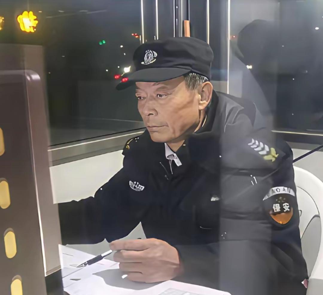 当保安一定要学会适应环境，不然有可能你就会被淘汰，特别是当小区保安。因为小区保安