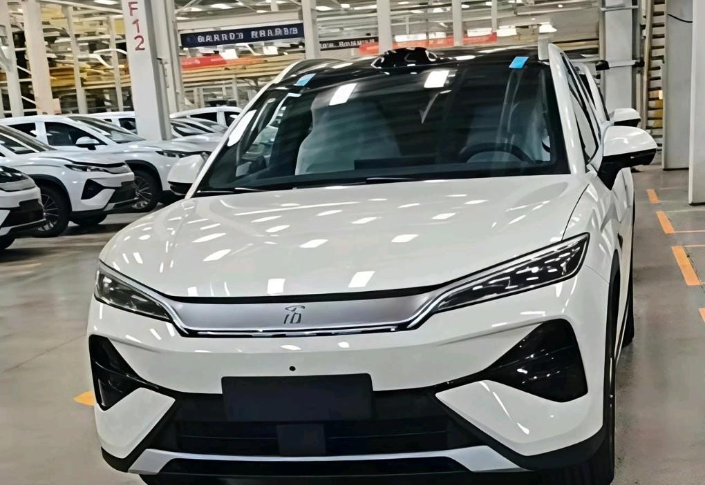 9分钟充到97%，宋Ultra预售15.5万起，燃油车最后的脸面被比亚迪撕了3