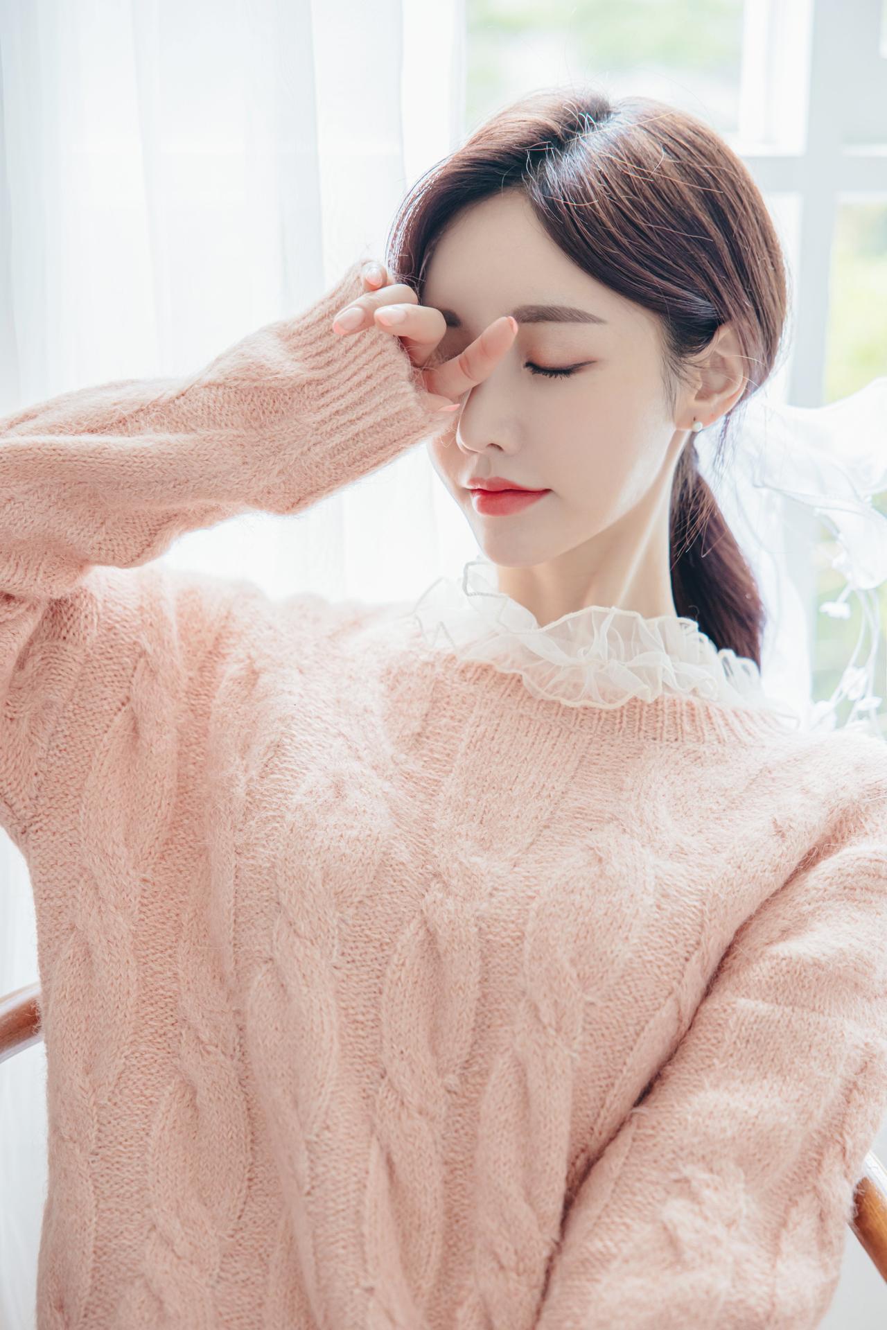 孙允珠晓樱烟柳幽雨仙粉温暖针织裙（1）。