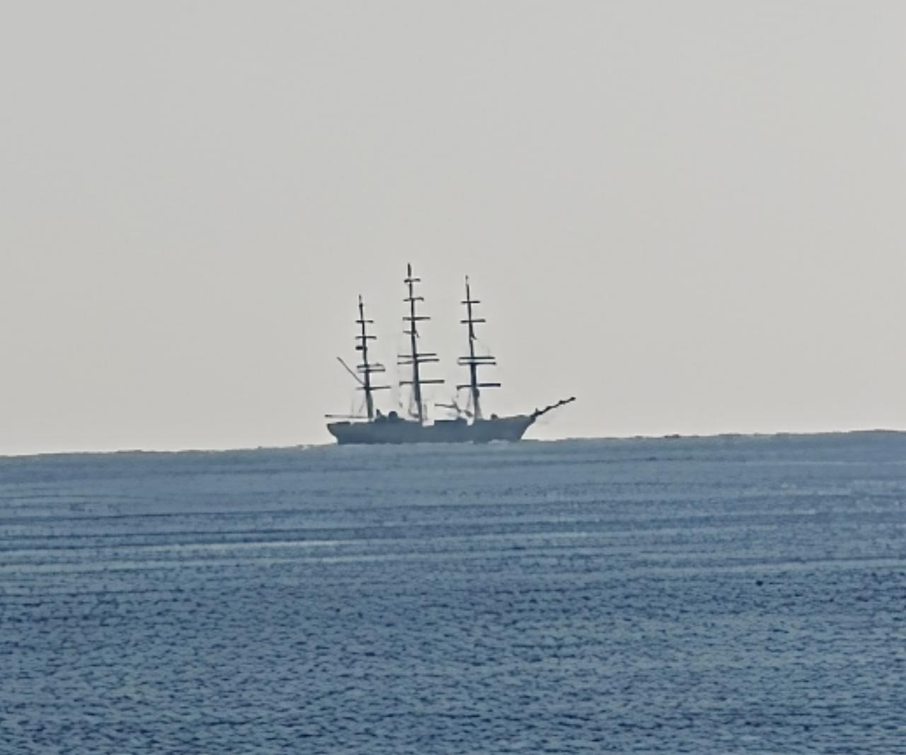 大连终于跨进了万亿俱乐部，但是感觉周围人并没有那么兴奋，反而自卑之情溢于言表，有