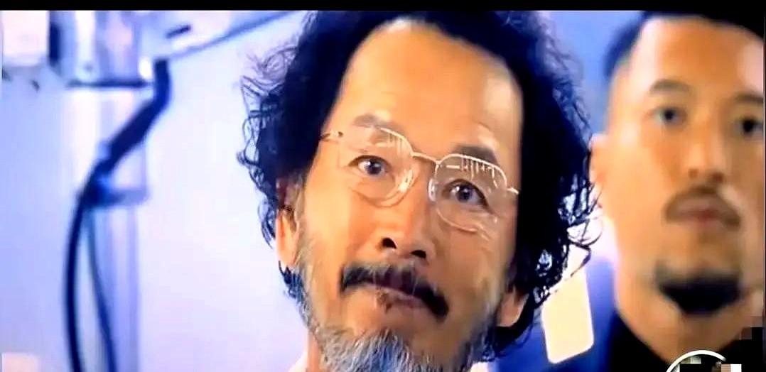 就想求导演用AI给智叔补个镜头。刚看完电影版《寻秦记》，心里空落落的，剧情逻