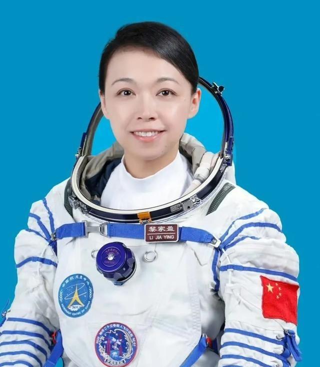 刷到有香港网友问：为什么香港女航天员黎家盈航天服上面的英文名字采用提汉语拼音“L