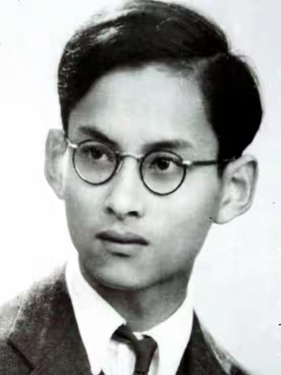 老国王长得很精致，泰王长得好粗犷，诗琳通公主长得可真村姑。这家人，儿女长得挺像一