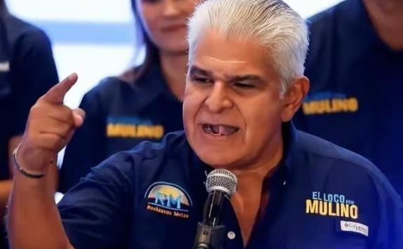 巴拿马玩砸了！强收港口又反悔，忘了是谁把它扶起来的？1979年收购英国老牌企