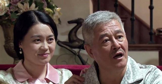 假戏真做？赵本山“御用老伴”20年不嫁，2人戏份不仅长达十余季，戏外也同游度假、