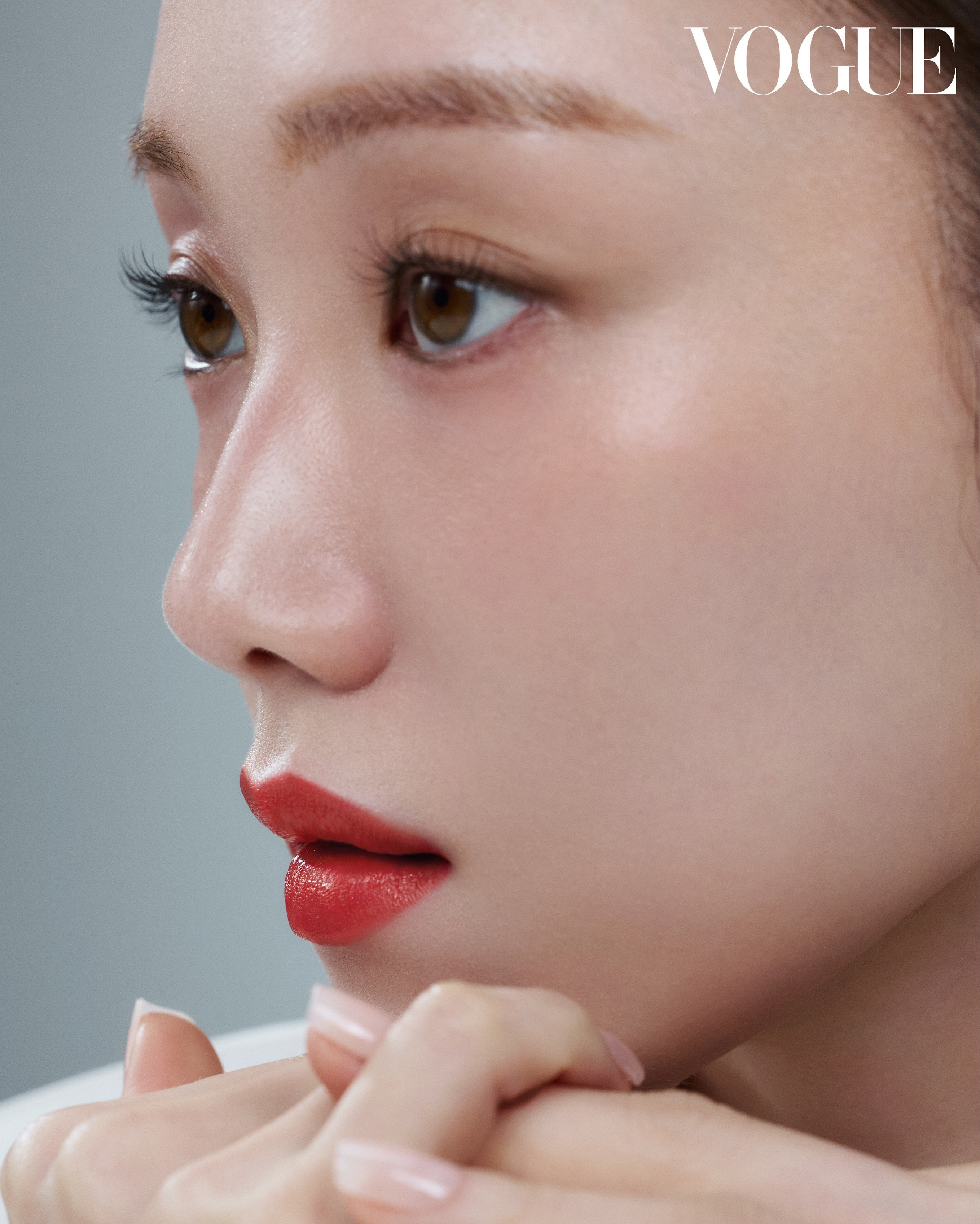 VOGUEKOREA电子刊封面人物李圣经和纪梵希美妆的新封面，好美！​​