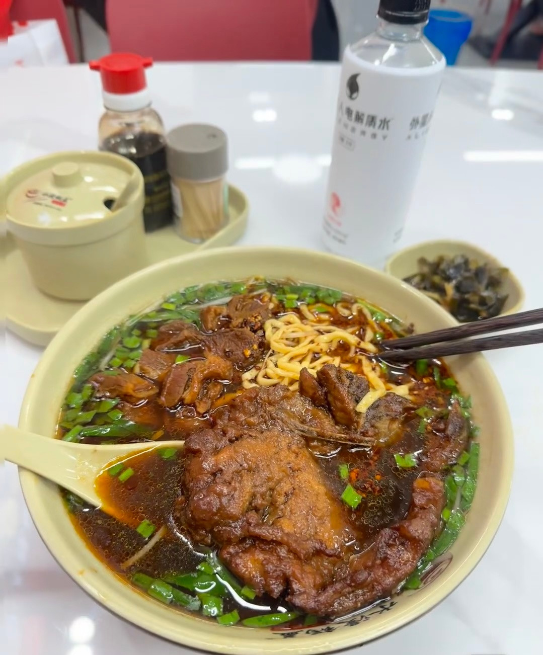 今天不吃外卖，公司楼下这家牛肉面味道是真不错！黄金现货黄金外汇黄金