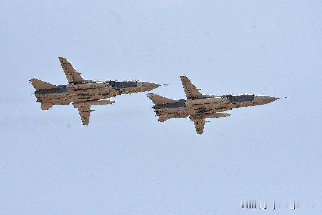 🇷🇺🇲🇱俄罗斯苏-24M前线轰炸机在马里作战。