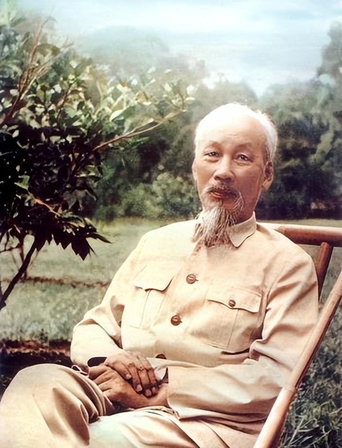 60年胡志明来京，向毛主席要求让叶老去越南玩，毛：谁是叶老？1960年9
