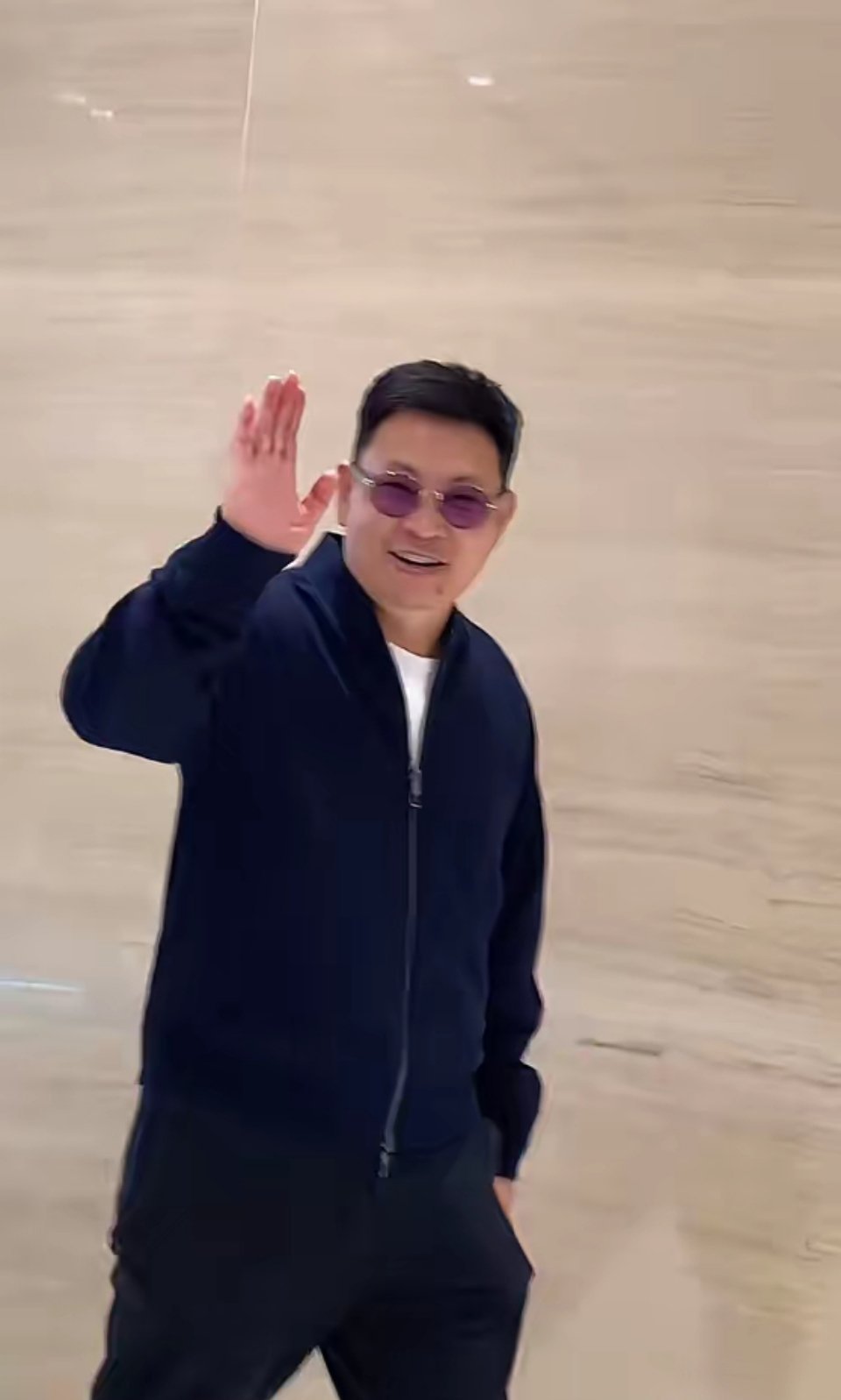 刚刷到个在华为干了13年的员工，是武汉理工大学的研究生，42岁，职级16级，搞华