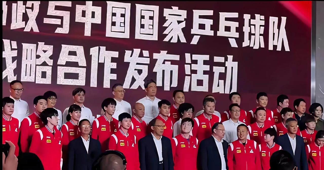 多少年了莎莎和大头依然在互相寻找今天在邮政活动最后大合影两人又在你找我