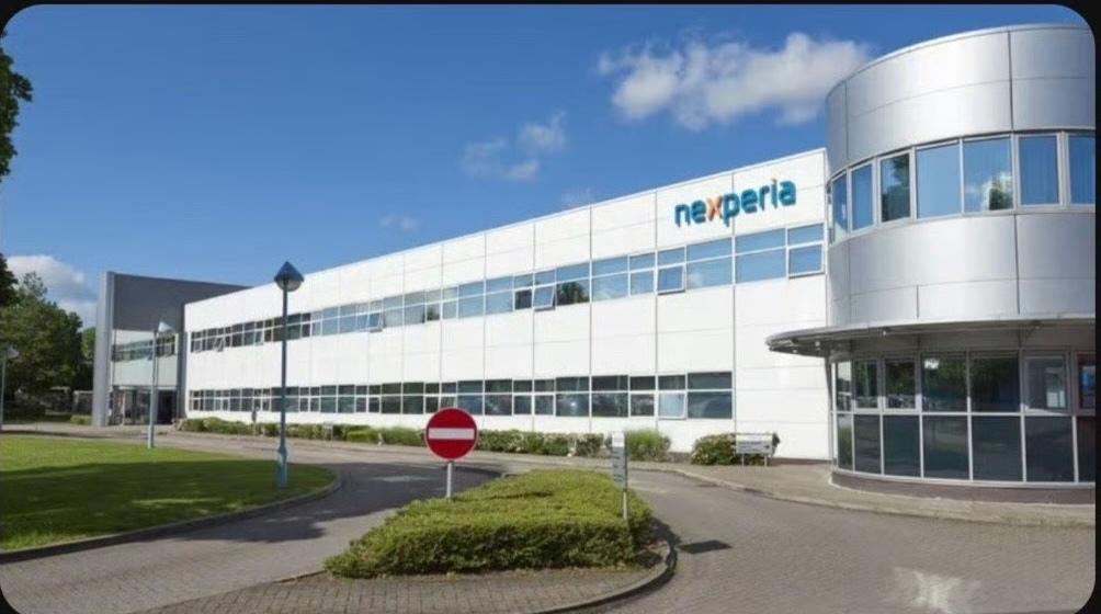 荷兰接管导致闻泰单日市值蒸发57亿元。若放任此例，中国数万亿海外资产将暴露于系统