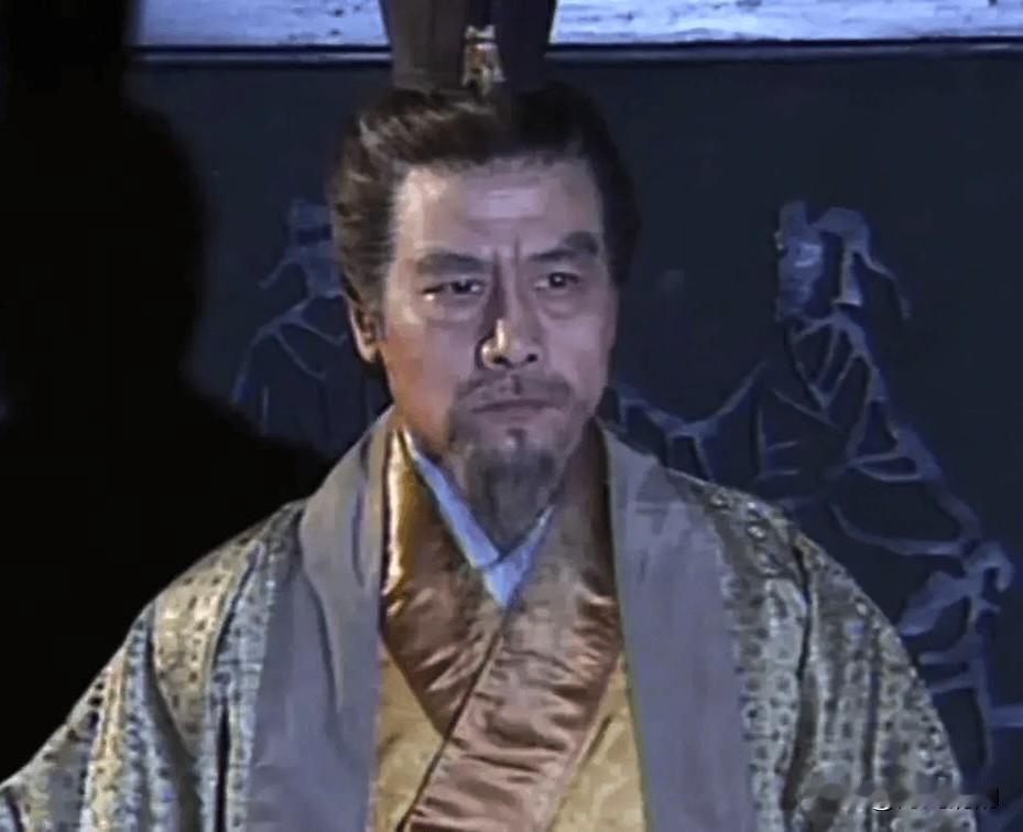公元190年，荆州刺史被孙坚杀了。孙坚外号"江东猛虎"，打仗不要命，政治上也不讲