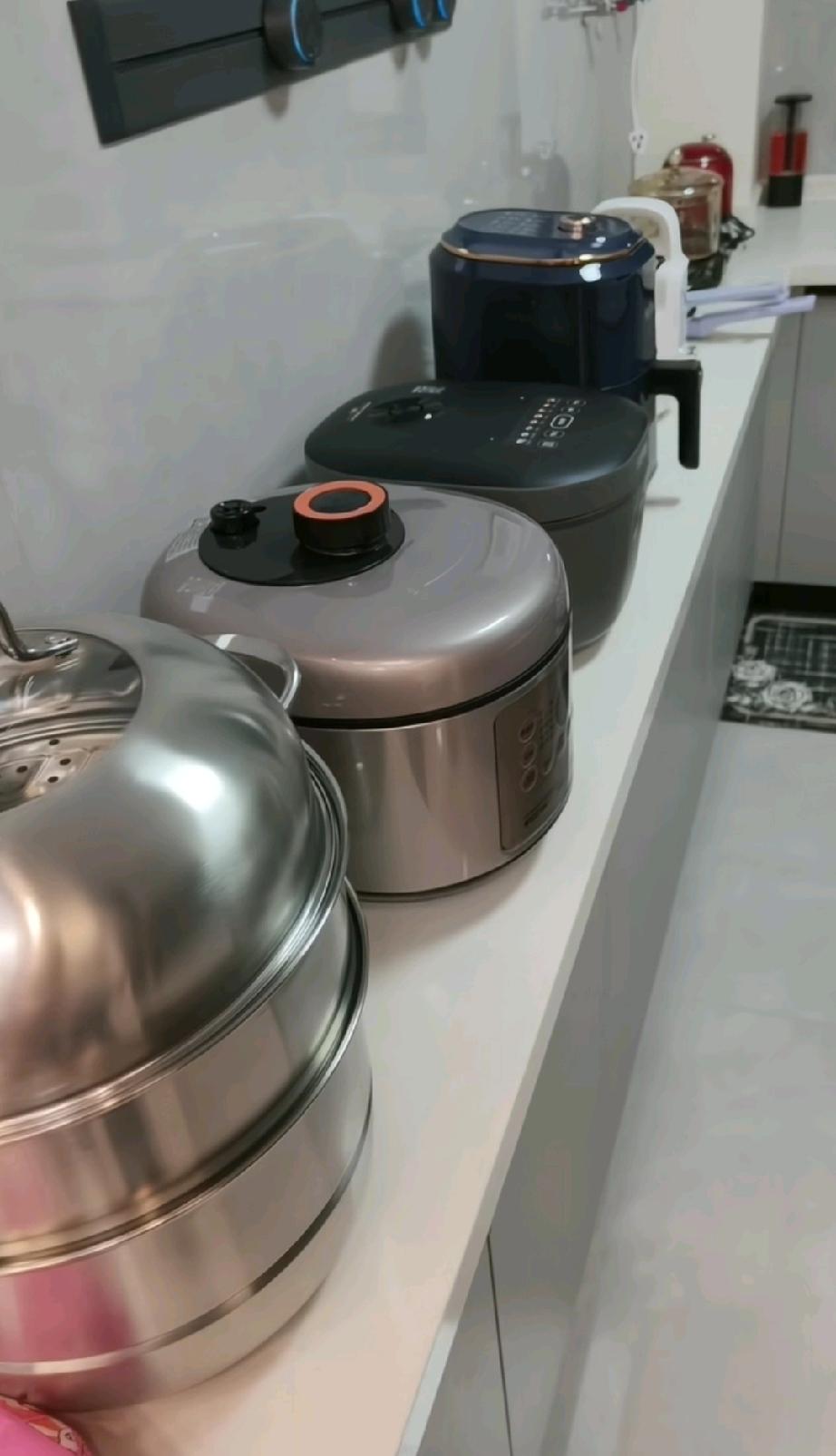 有的婆家连彩礼都不想出，人家这婆婆为即将结婚的儿子新家，连厨房各种锅具都准备好了