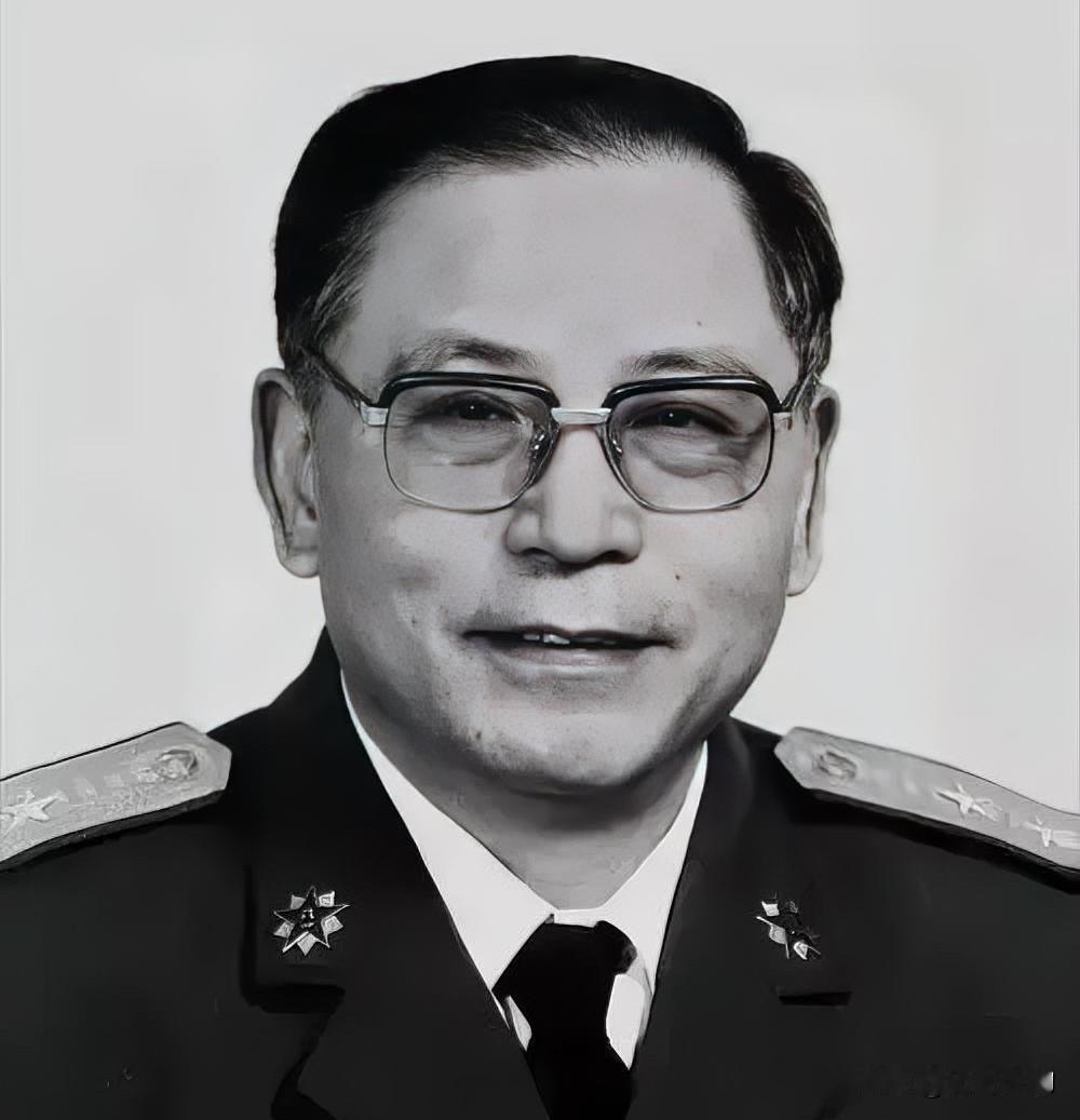 1949年7月，解放舟山群岛战役即将打响。李克农的小儿子李伦，时任华野特纵榴炮营