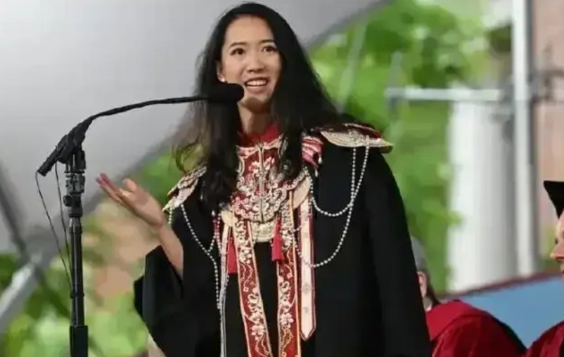 有网友问，在国外生活久了，真的会出现西化长相吗？以前不相信，自从哈佛女孩蒋雨融爆